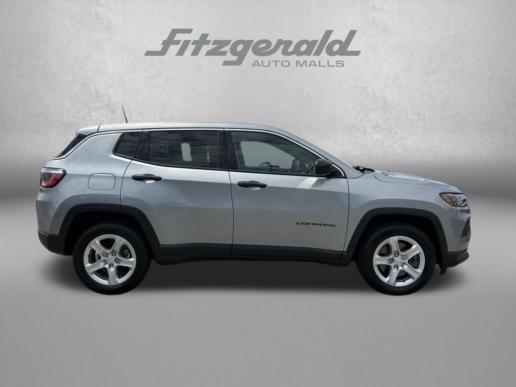Used 2023 Jeep Compass Sport AWD/4WD image 4