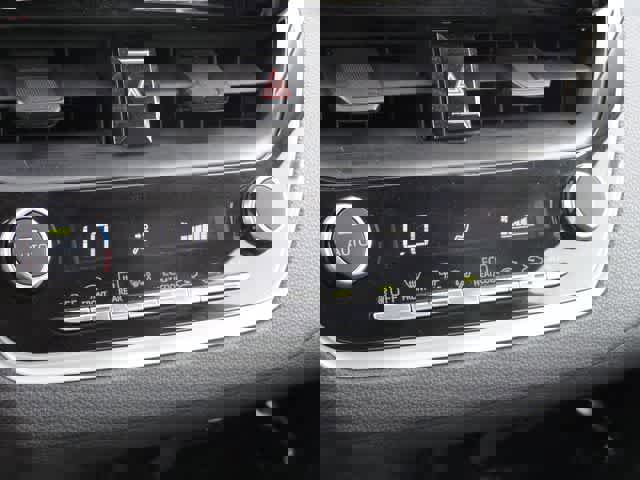 Used 2024 Toyota Corolla LE image 25