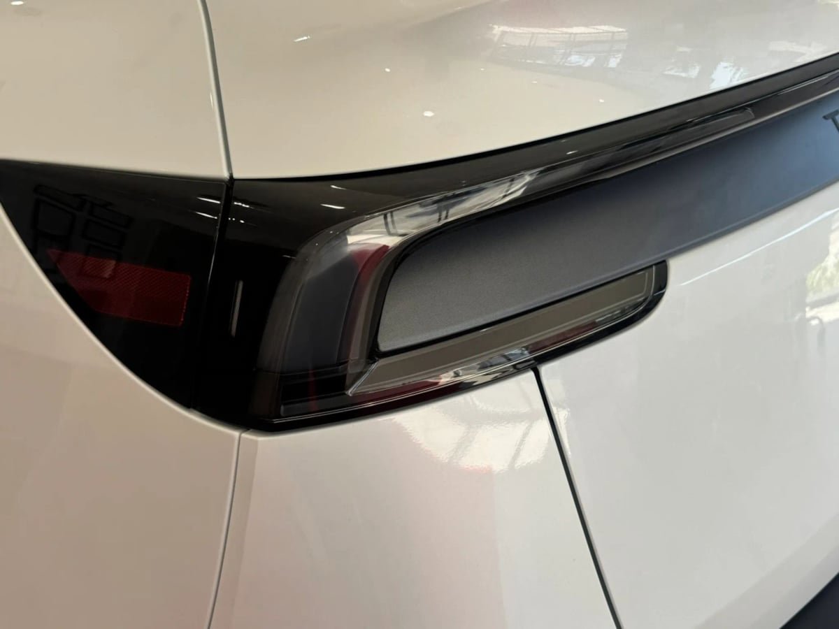 Used 2026 Tesla Model Y 2WD image 33