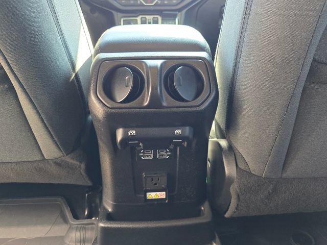 Used 2024 Jeep Wrangler Unlimited Sahara w/ Technology Group AWD/4WD image 31
