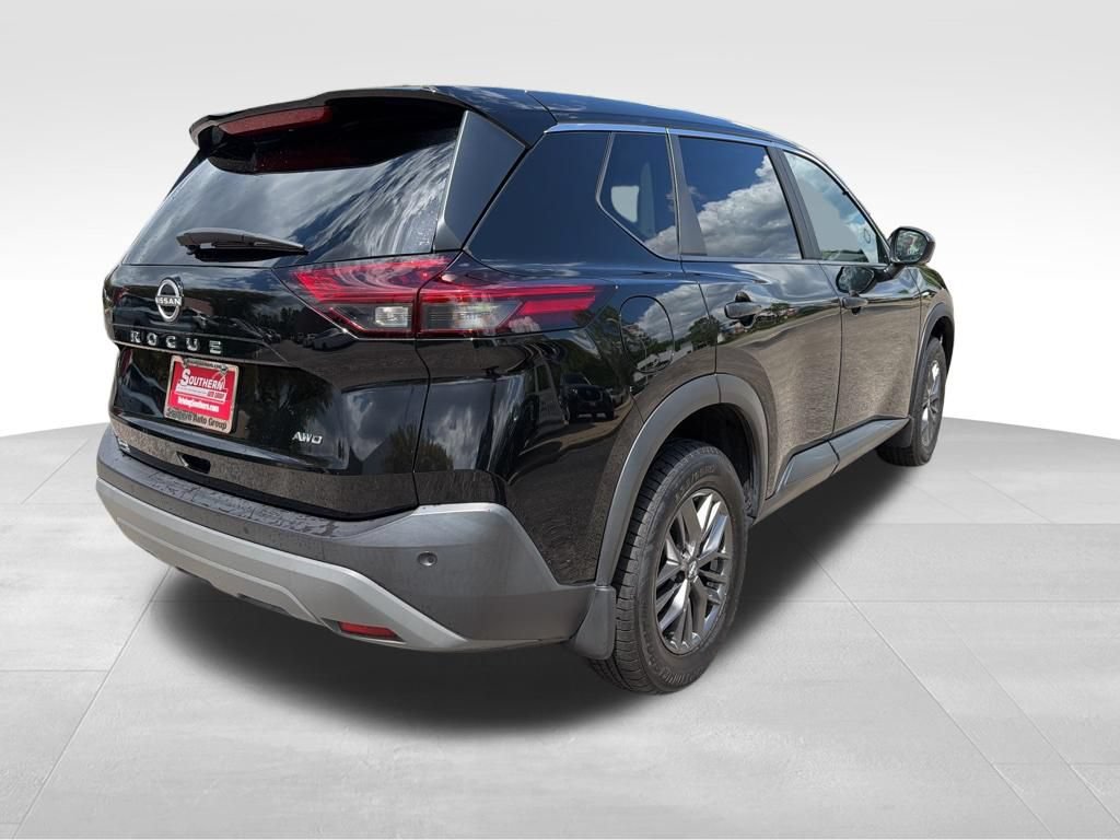 Used 2023 Nissan Rogue S AWD/4WD image 5