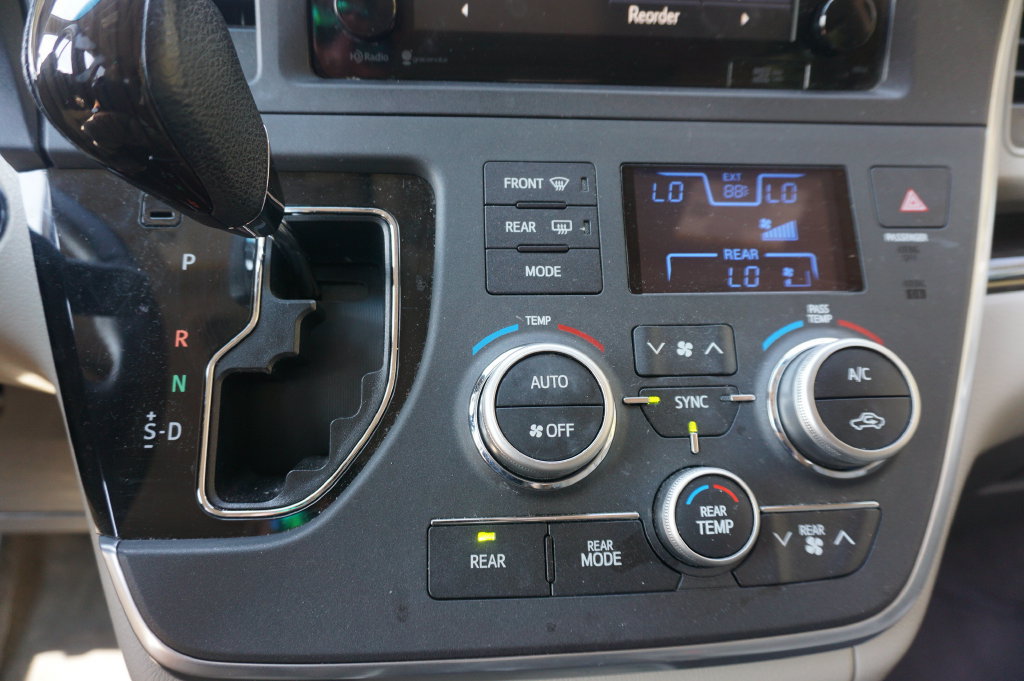 Used 2015 Toyota Sienna XLE Premium FWD image 13
