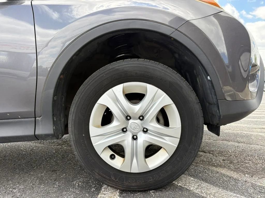 Used 2013 Toyota RAV4 LE AWD/4WD image 21
