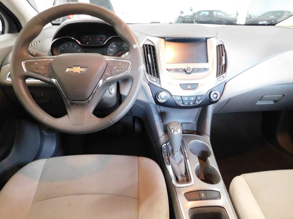 Used 2017 Chevrolet Cruze LT FWD image 3