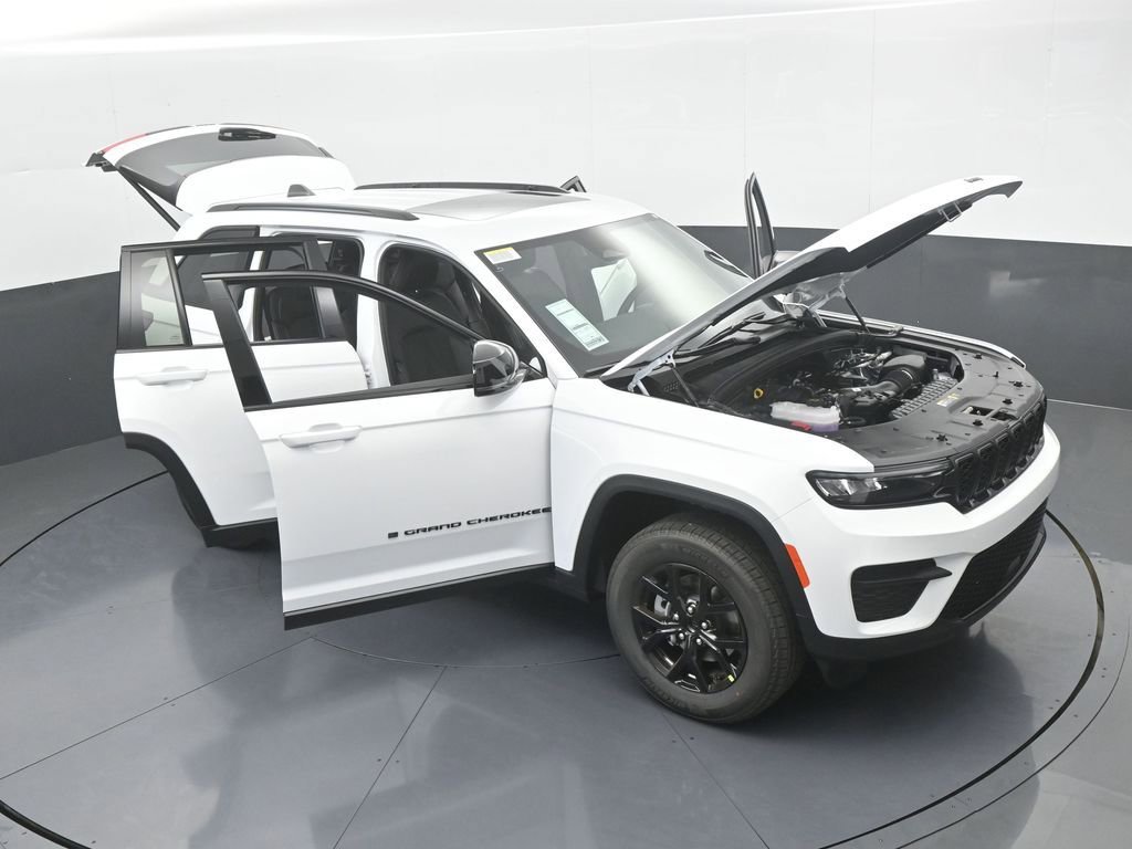 Used 2025 Jeep Grand Cherokee Altitude image 64