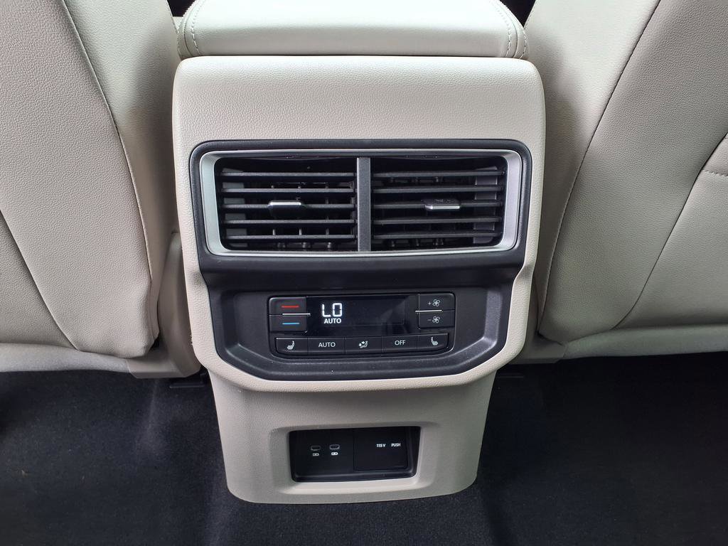 Used 2025 Volkswagen Atlas SEL Premium R-Line image 23