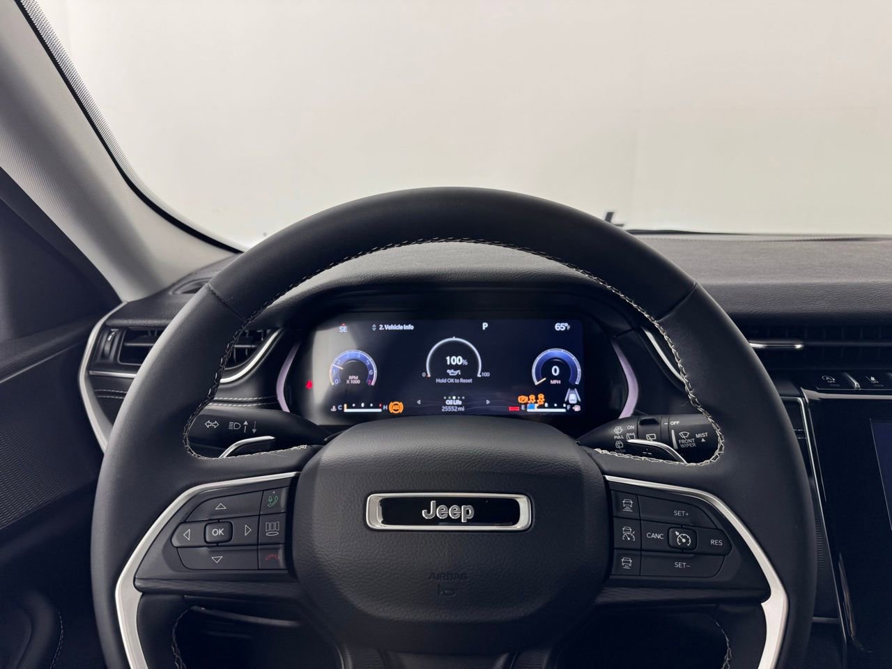 Used 2023 Jeep Grand Cherokee Laredo X image 21