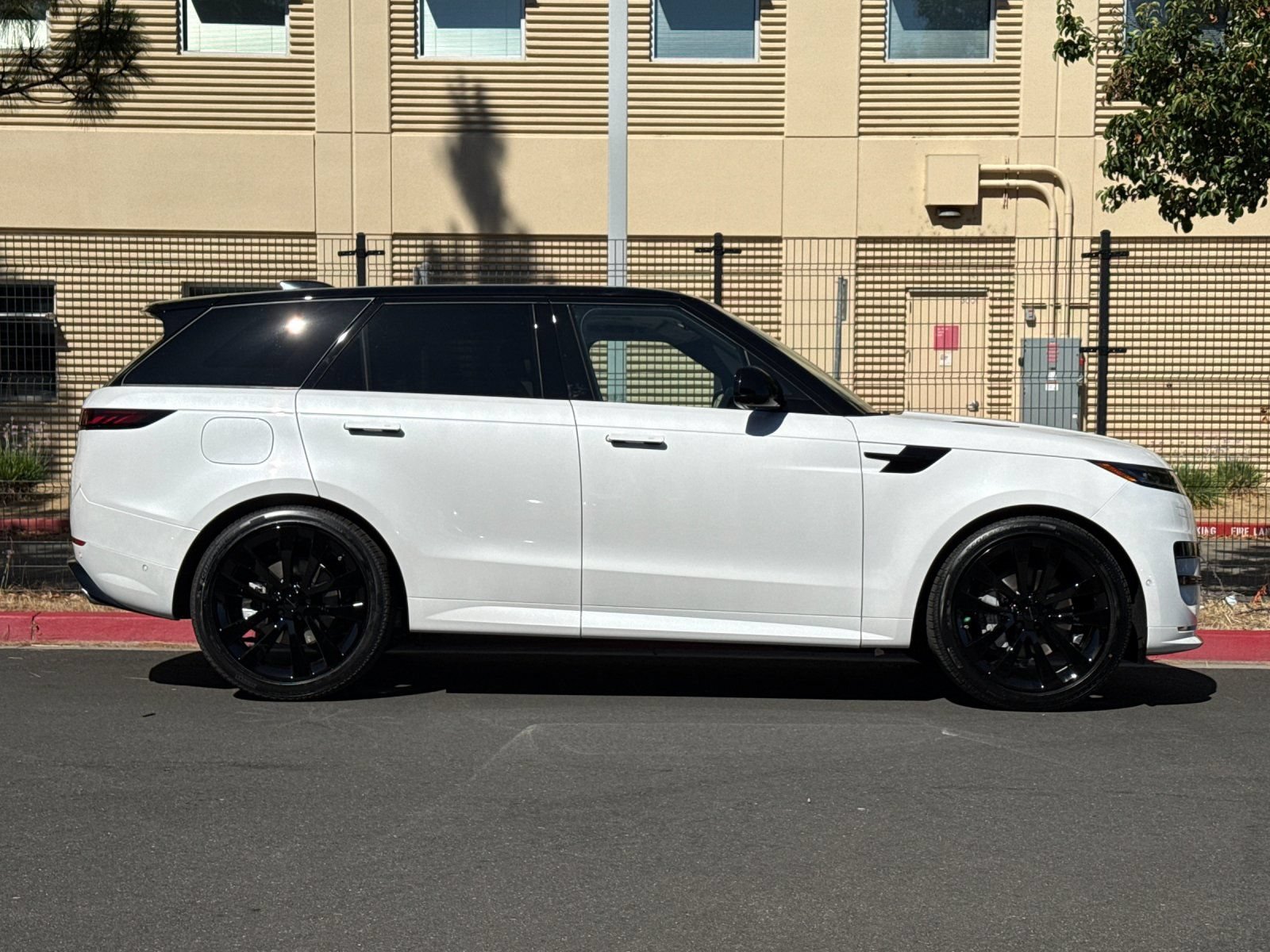 New 2026 Land Rover Range Rover Sport Dynamic SE AWD/4WD image 7