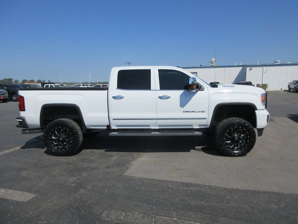 Used 2019 GMC Sierra 2500 Denali w/ Duramax Plus Package AWD/4WD image 5