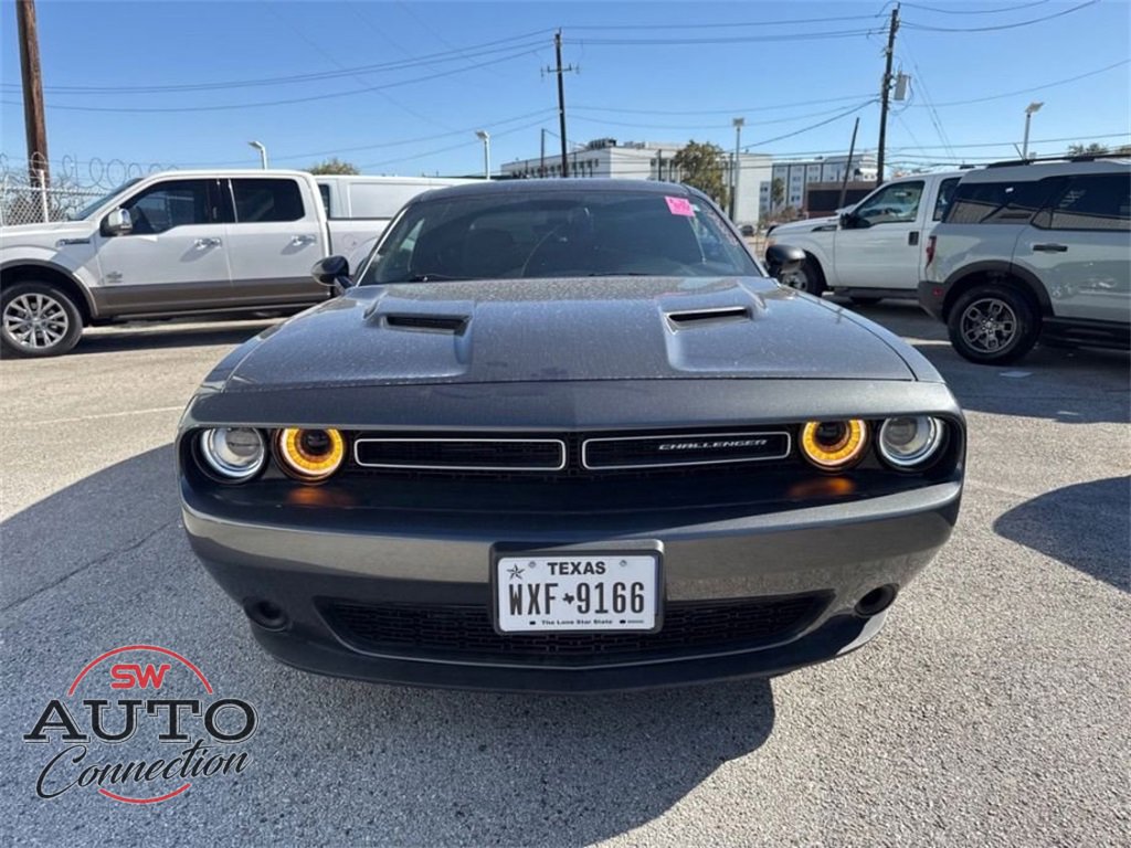 Used 2023 Dodge Challenger SXT image 2