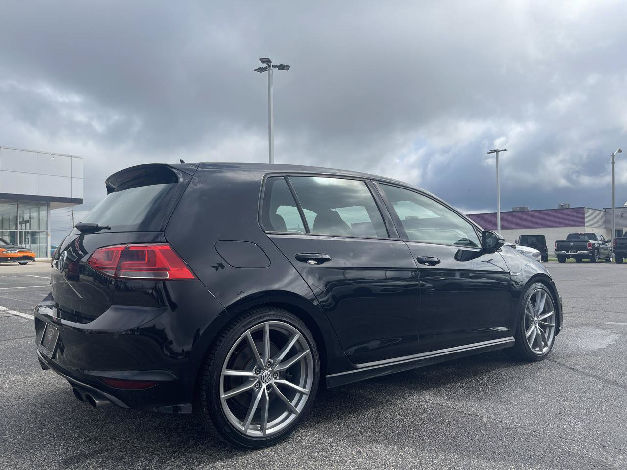 Used 2017 Volkswagen Golf R 4-Door AWD/4WD image 8