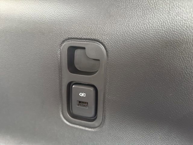 Used 2023 Chevrolet Traverse RS FWD image 13