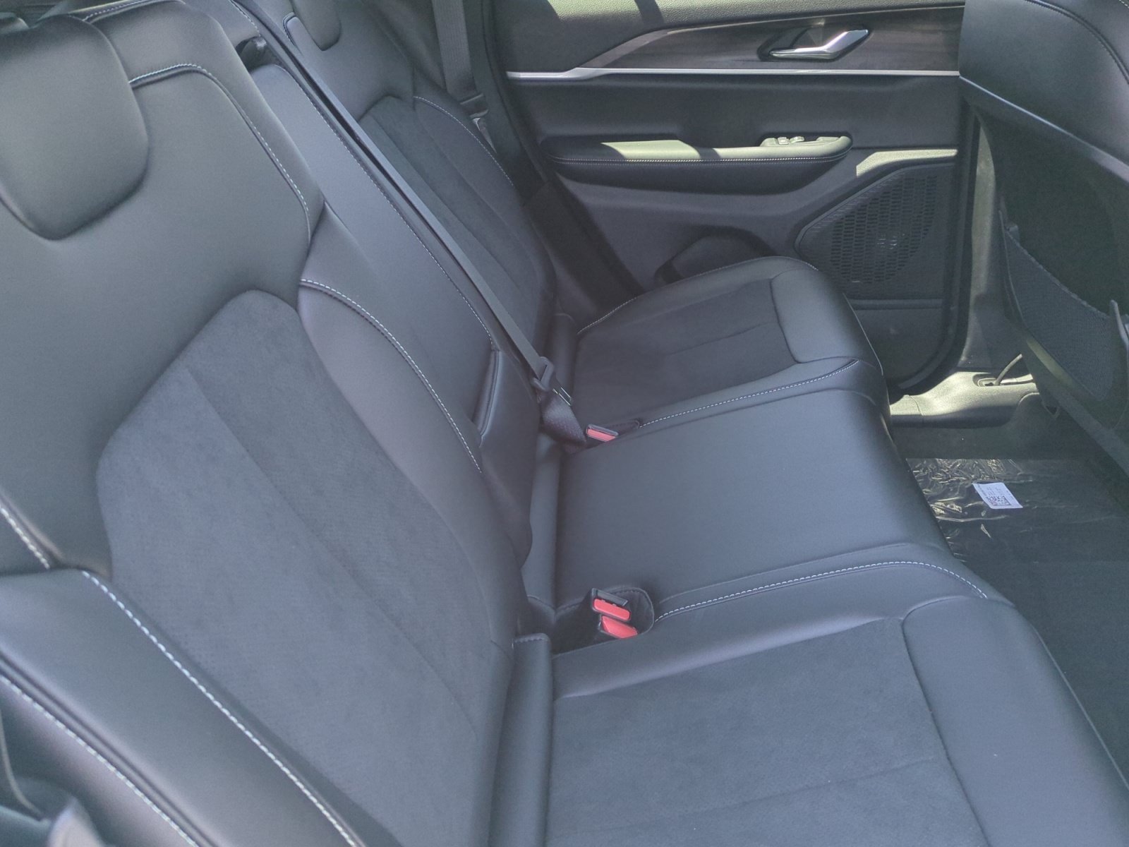 New 2026 Jeep Grand Cherokee Altitude AWD/4WD image 18