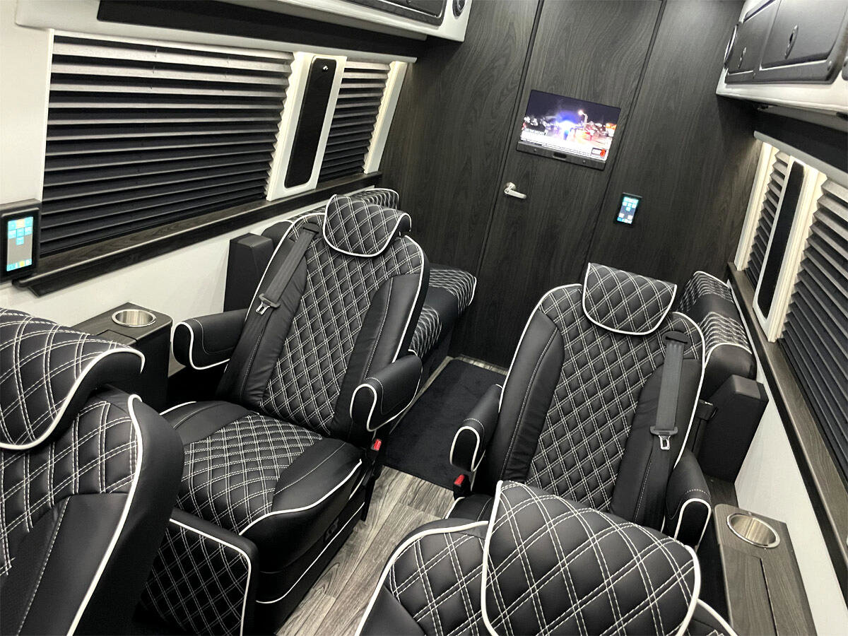 Used 2024 Mercedes-Benz Sprinter 3500 image 3