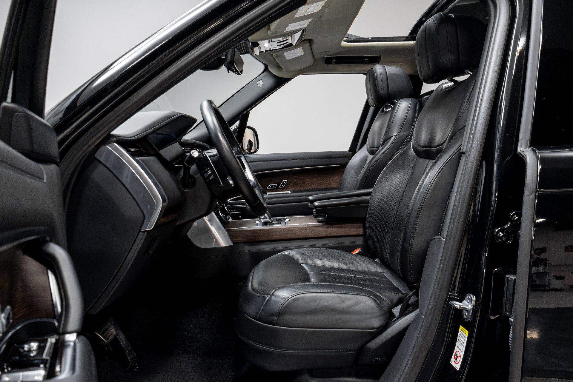 Used 2023 Land Rover Range Rover Autobiography image 5