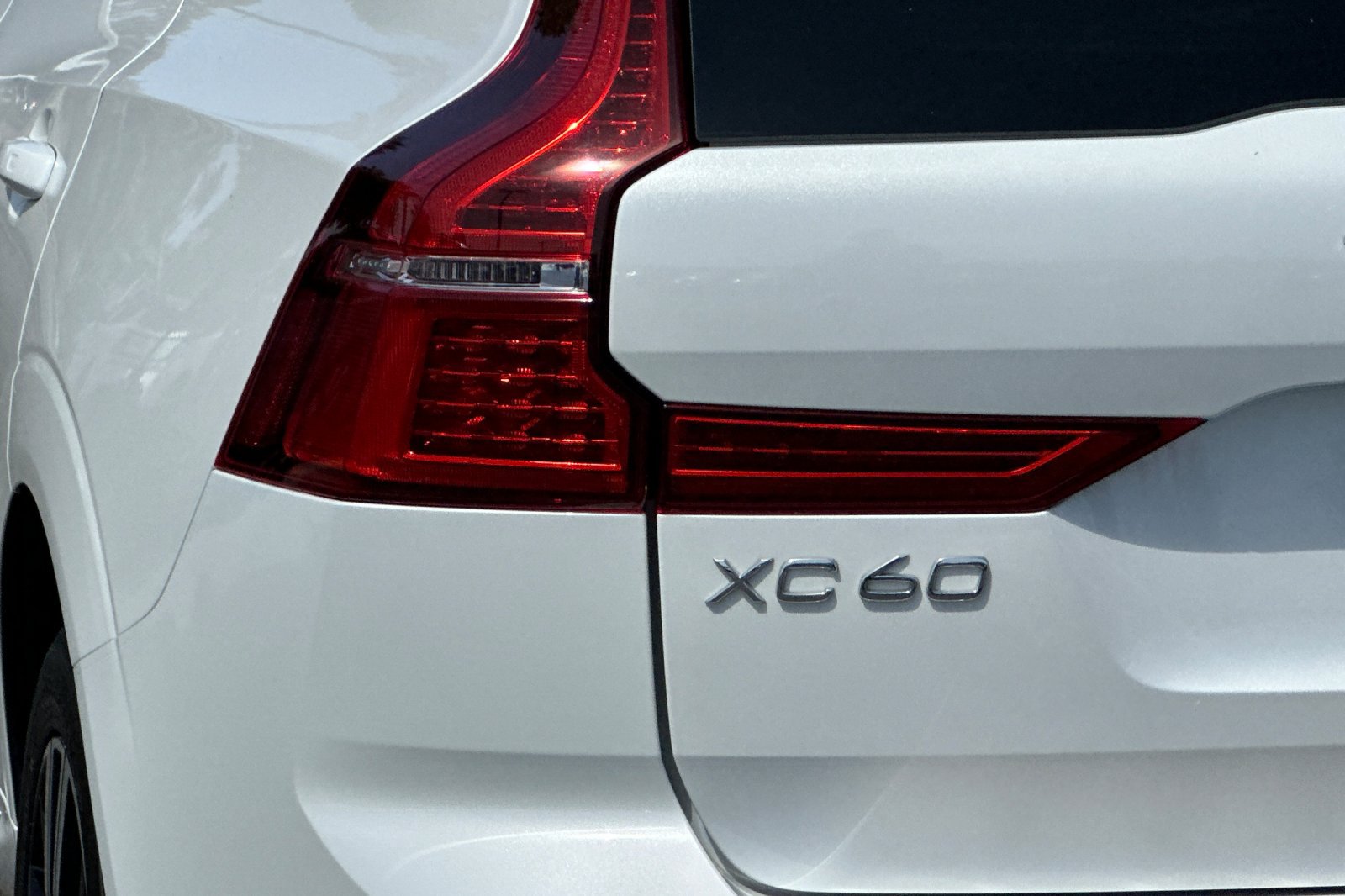 Certified 2023 Volvo XC60 T8 Plus AWD/4WD image 34