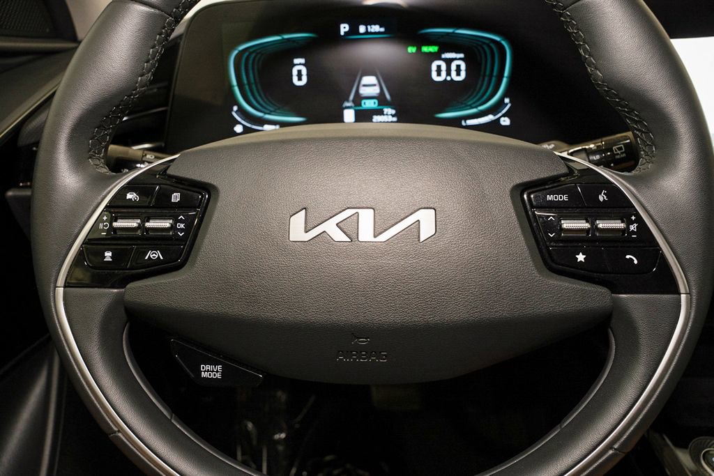 Used 2024 Kia Niro EX FWD image 18
