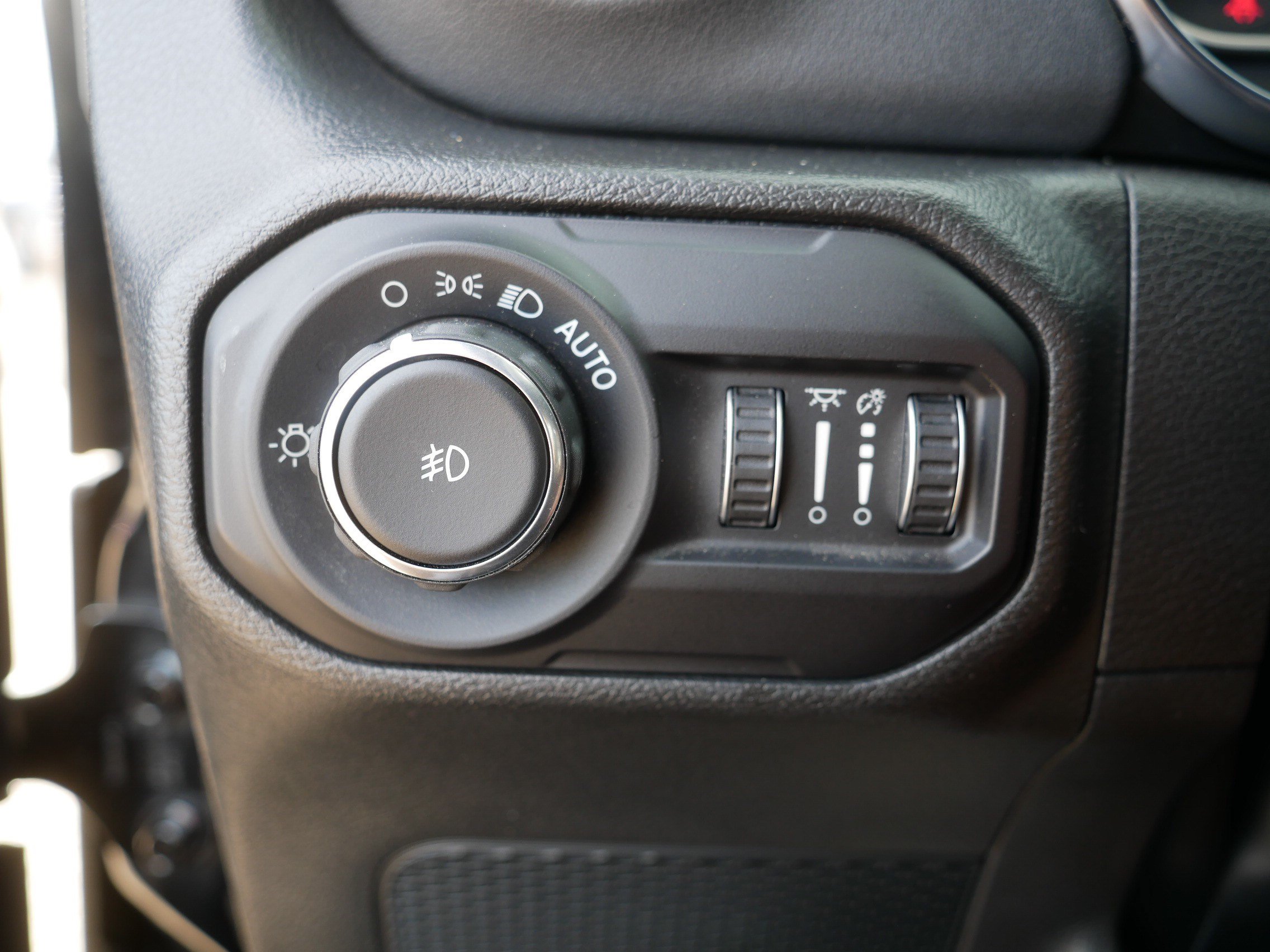 Used 2022 Jeep Wrangler Unlimited Sahara AWD/4WD image 26