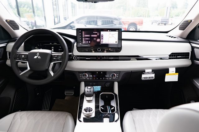 New 2025 Mitsubishi Outlander AWD image 10