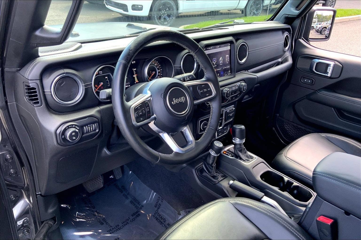 Used 2020 Jeep Gladiator Overland w/ Dual Top Group AWD/4WD image 17
