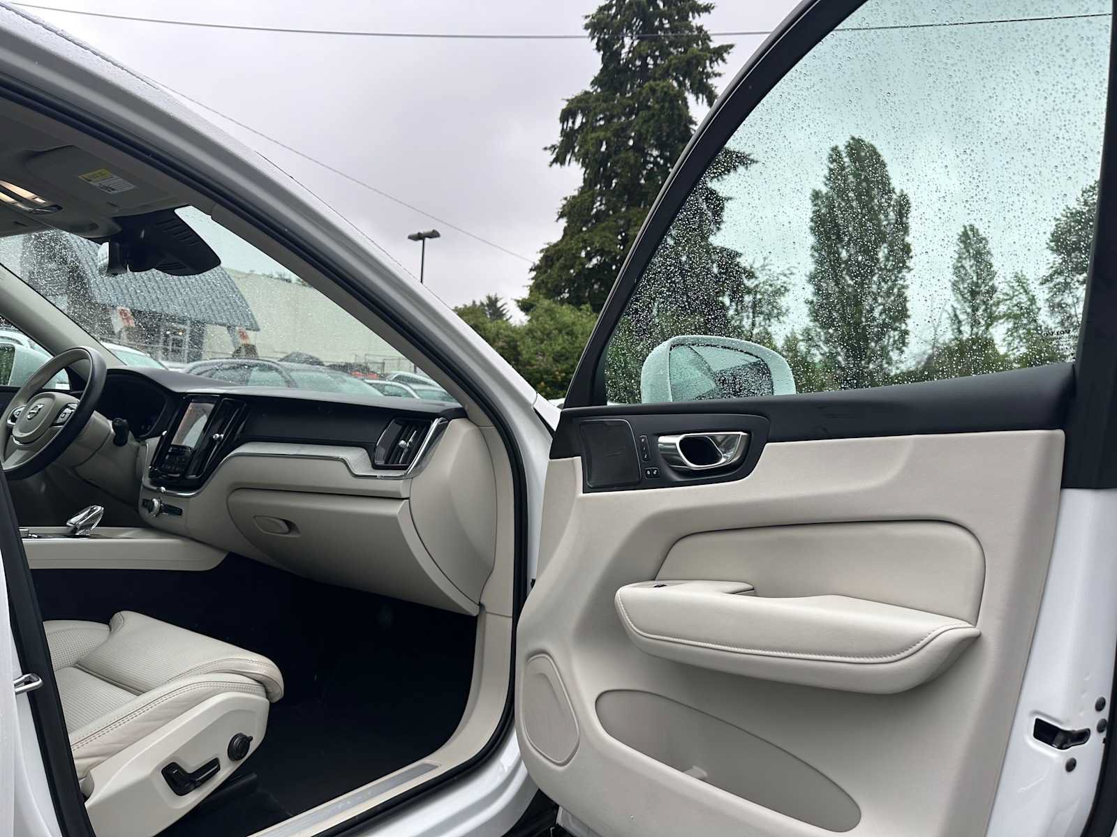 Used 2023 Volvo XC60 B6 Ultimate w/ Protection Package Premier AWD/4WD image 11