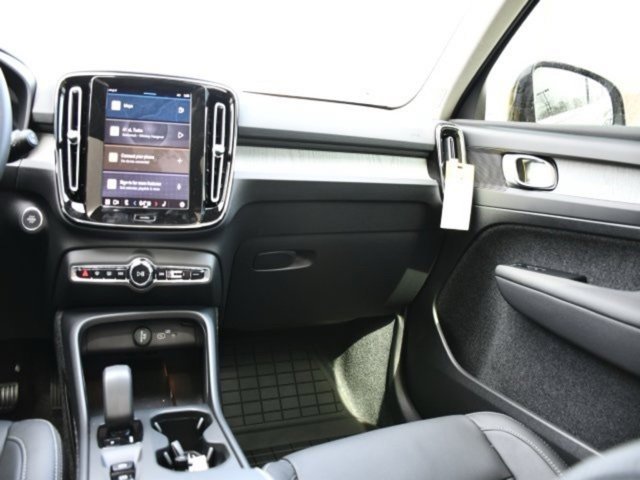 New 2025 Volvo XC40 B5 Core w/ Protection Package Premier image 20