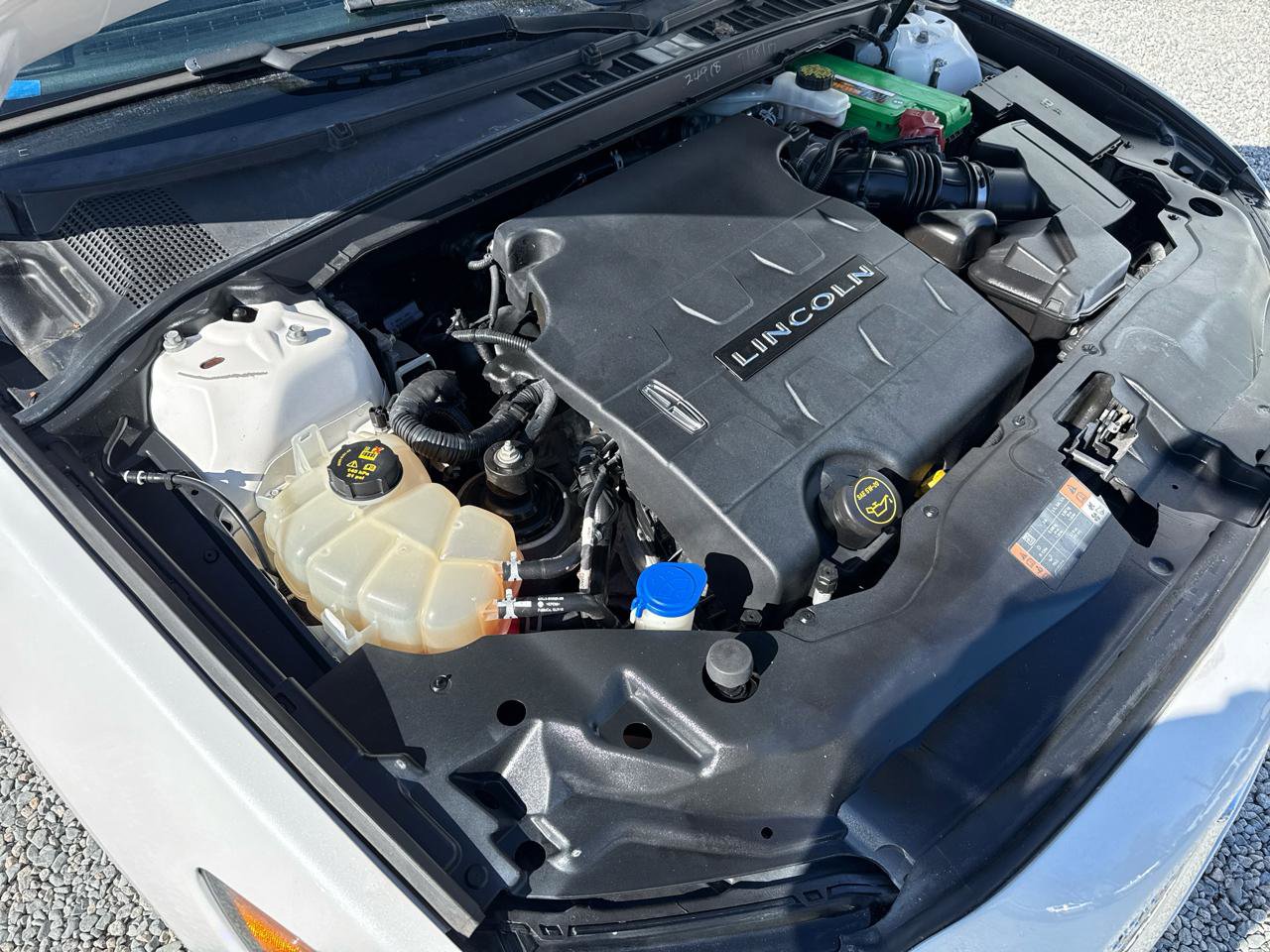 Used 2017 Lincoln Continental Select image 25