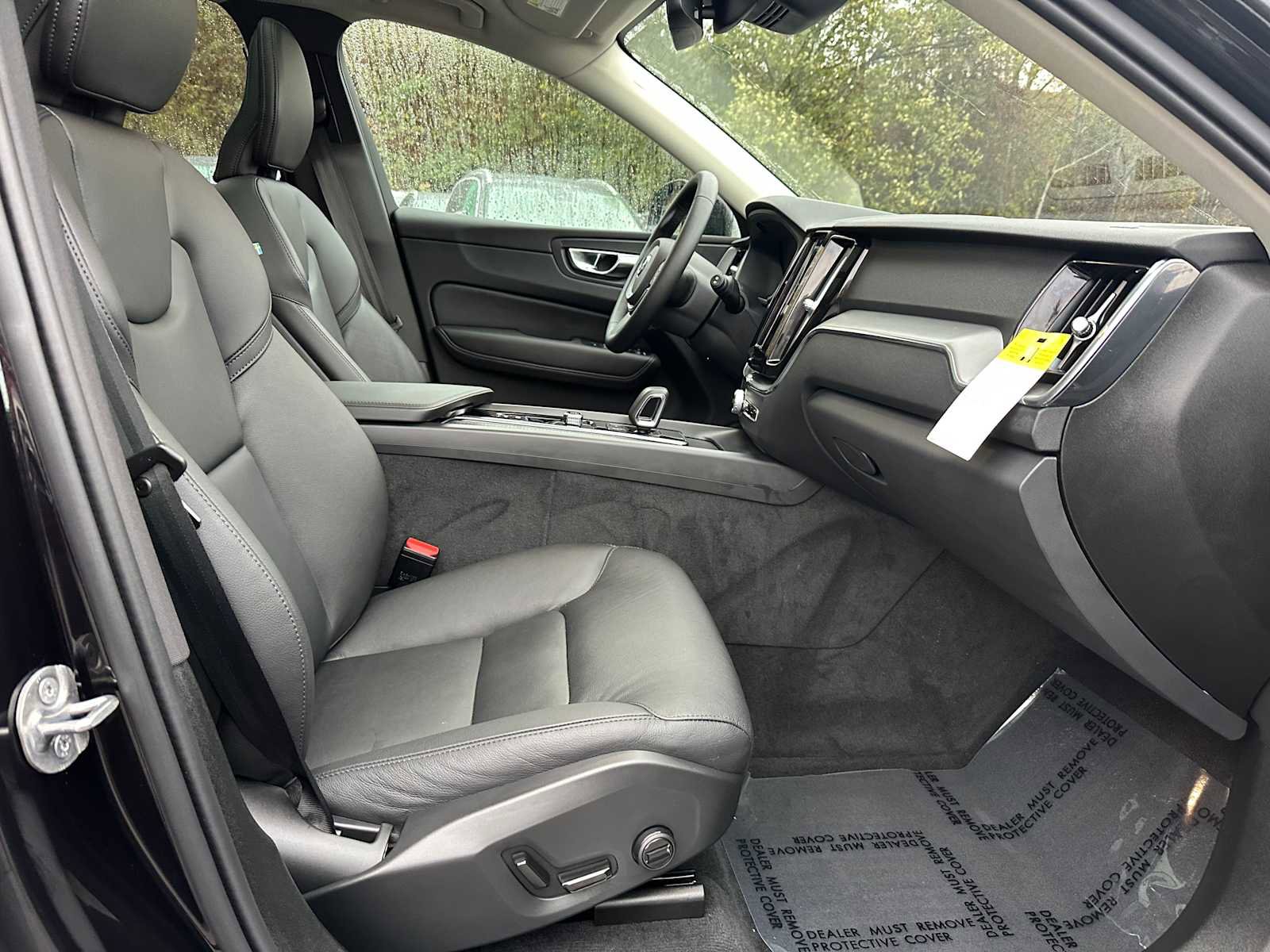 Used 2025 Volvo XC60 B5 Core w/ Protection Package Premier image 10