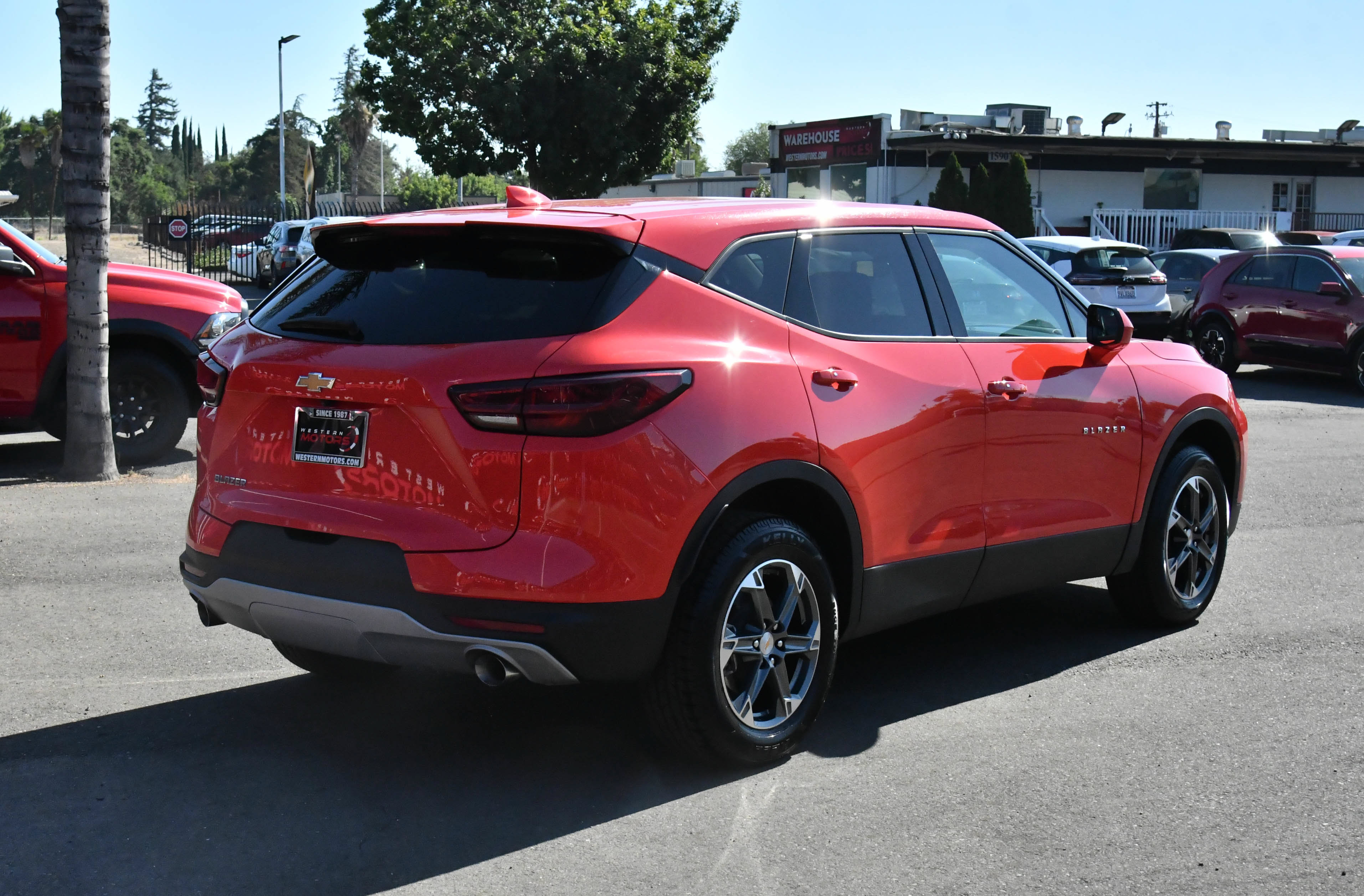 Used 2025 Chevrolet Blazer LT FWD image 8
