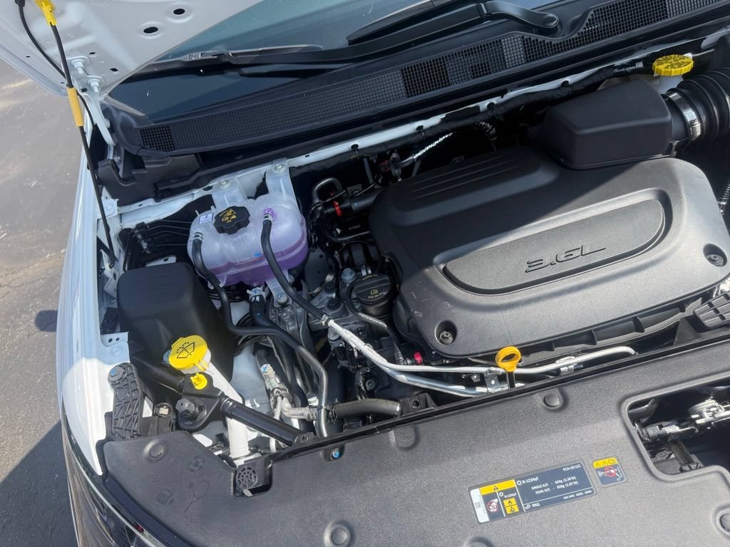 New 2027 Chrysler Pacifica Select FWD image 64