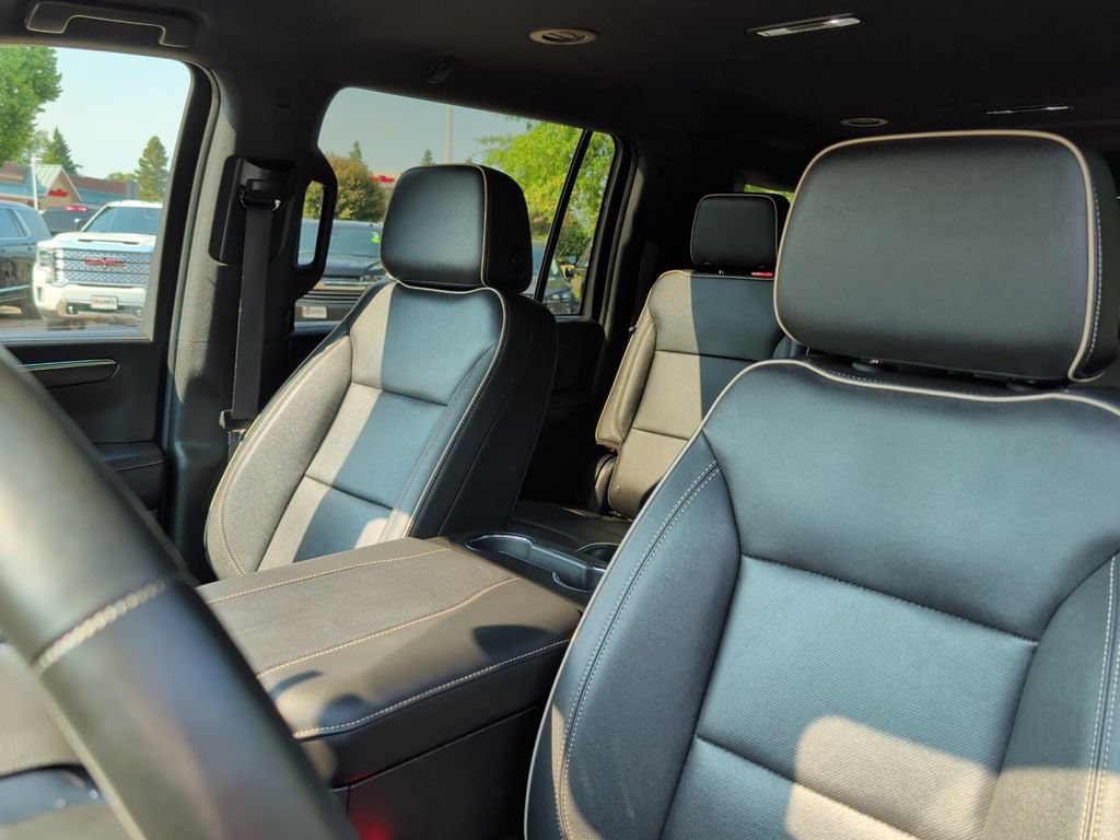 Used 2025 Chevrolet Suburban Premier AWD/4WD image 13