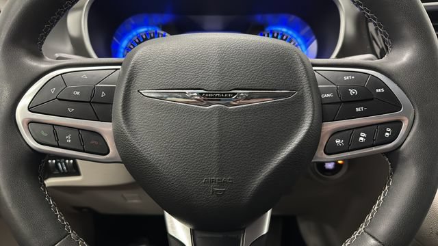 Used 2023 Chrysler Pacifica Touring-L FWD image 14