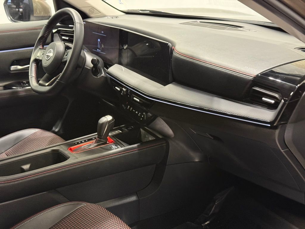 Certified 2025 Nissan Kicks SR image 26