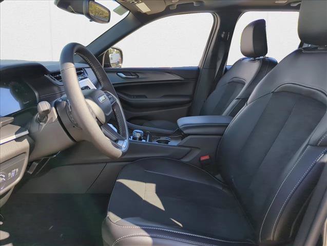 New 2025 Jeep Grand Cherokee Altitude video 4