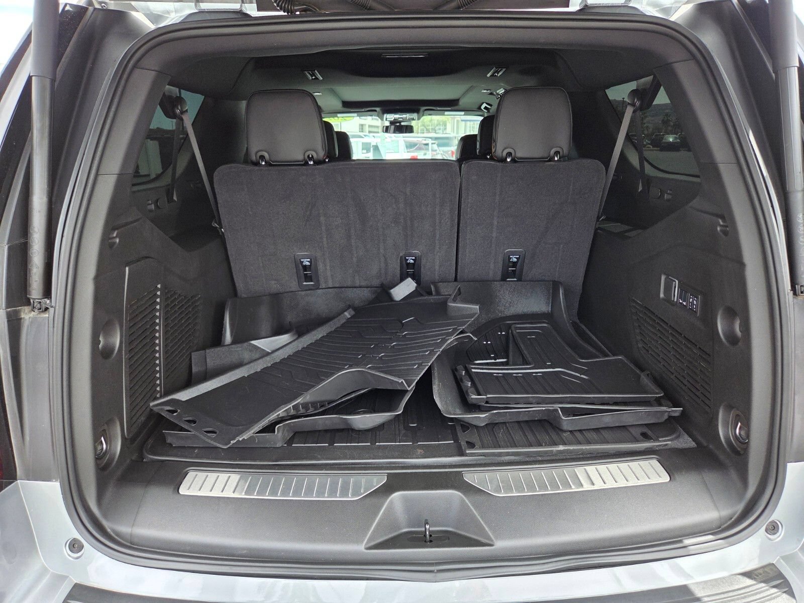 Used 2026 GMC Yukon XL AT4 w/ LPO, Floor Liner Package AWD/4WD image 15