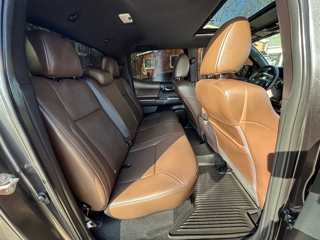 Used 2016 Toyota Tacoma Limited w/ Exterior Package image 21