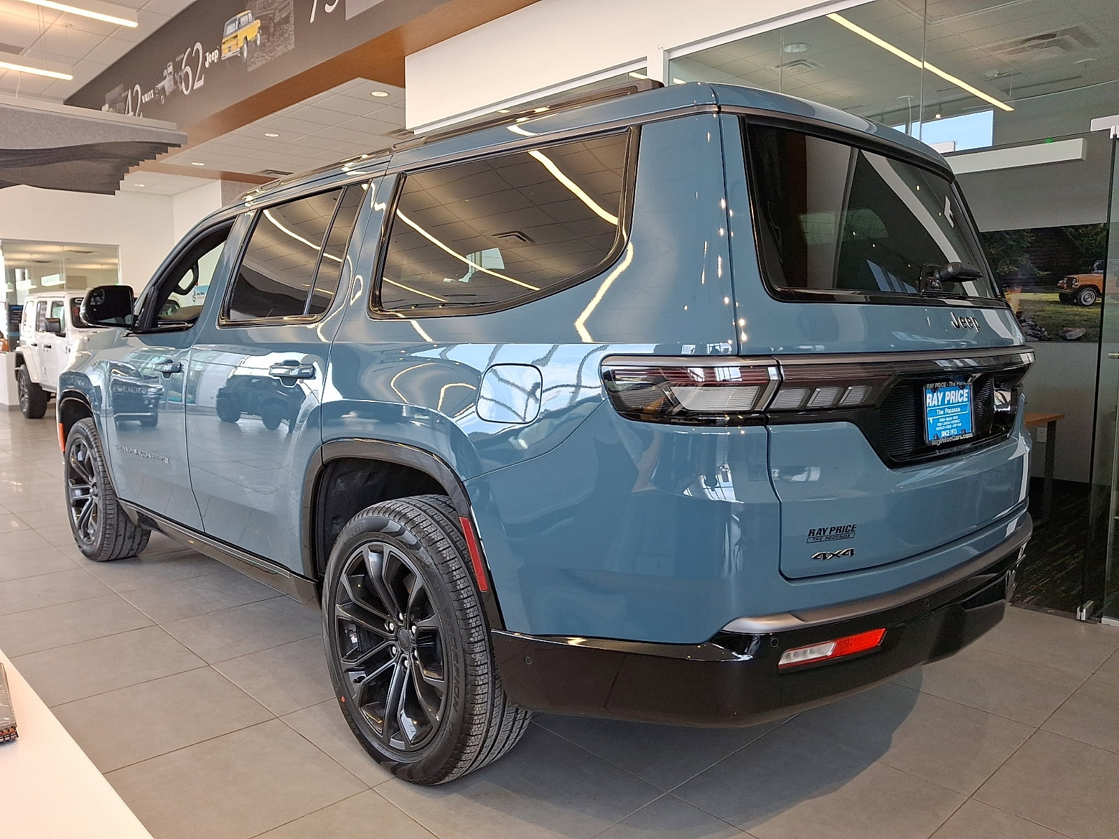 New 2026 Jeep Grand Wagoneer Summit image 3