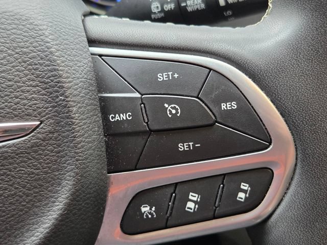 Used 2024 Chrysler Pacifica Touring-L FWD image 15