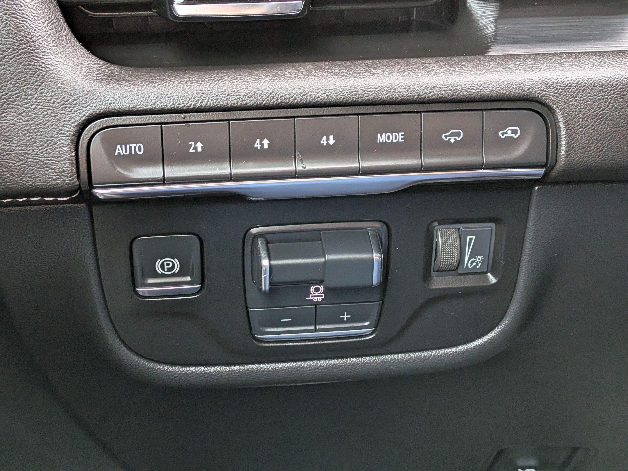 Certified 2024 Cadillac Escalade Premium Luxury w/ Performance Package AWD/4WD image 20