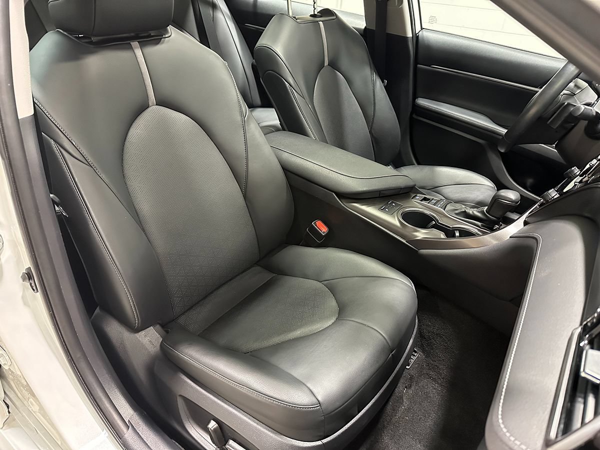 Used 2022 Toyota Camry XSE w/ Carpet Mat Package (TMS) FWD image 11