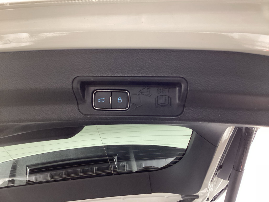 Used 2023 Ford Explorer XLT image 34