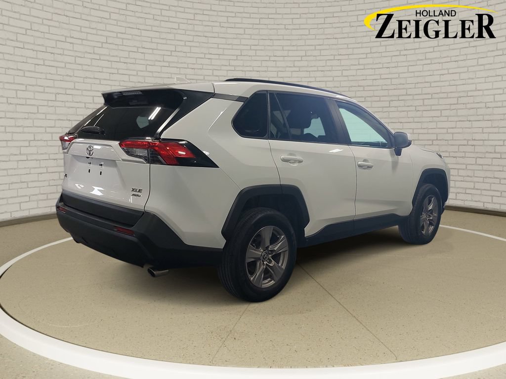 Used 2025 Toyota RAV4 XLE AWD/4WD image 5