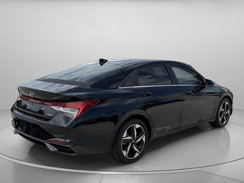Used 2023 Hyundai Elantra Limited FWD image 3