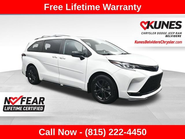 Used 2025 Toyota Sienna XSE image 1