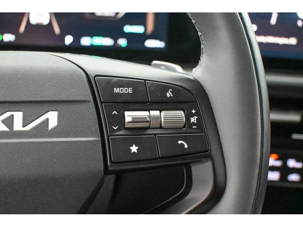 Certified 2025 Kia EV6 Light w/ Light LR Technology Package AWD/4WD image 25