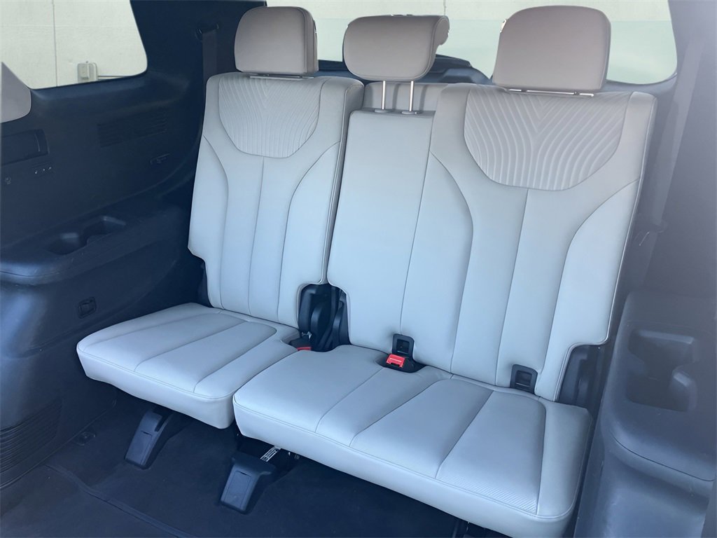 Used 2023 Hyundai Palisade Calligraphy image 17