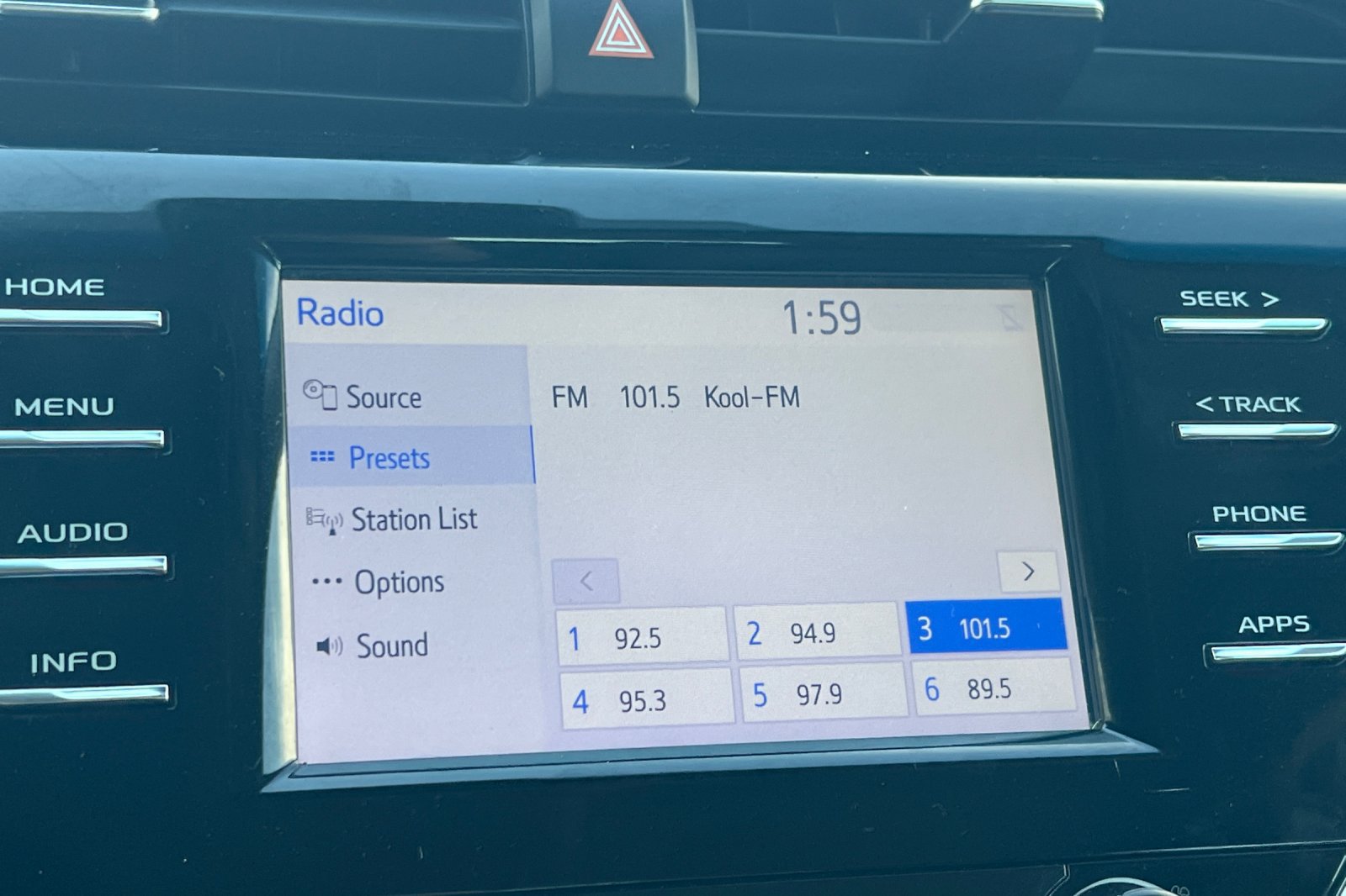 Used 2018 Toyota Camry SE FWD image 18
