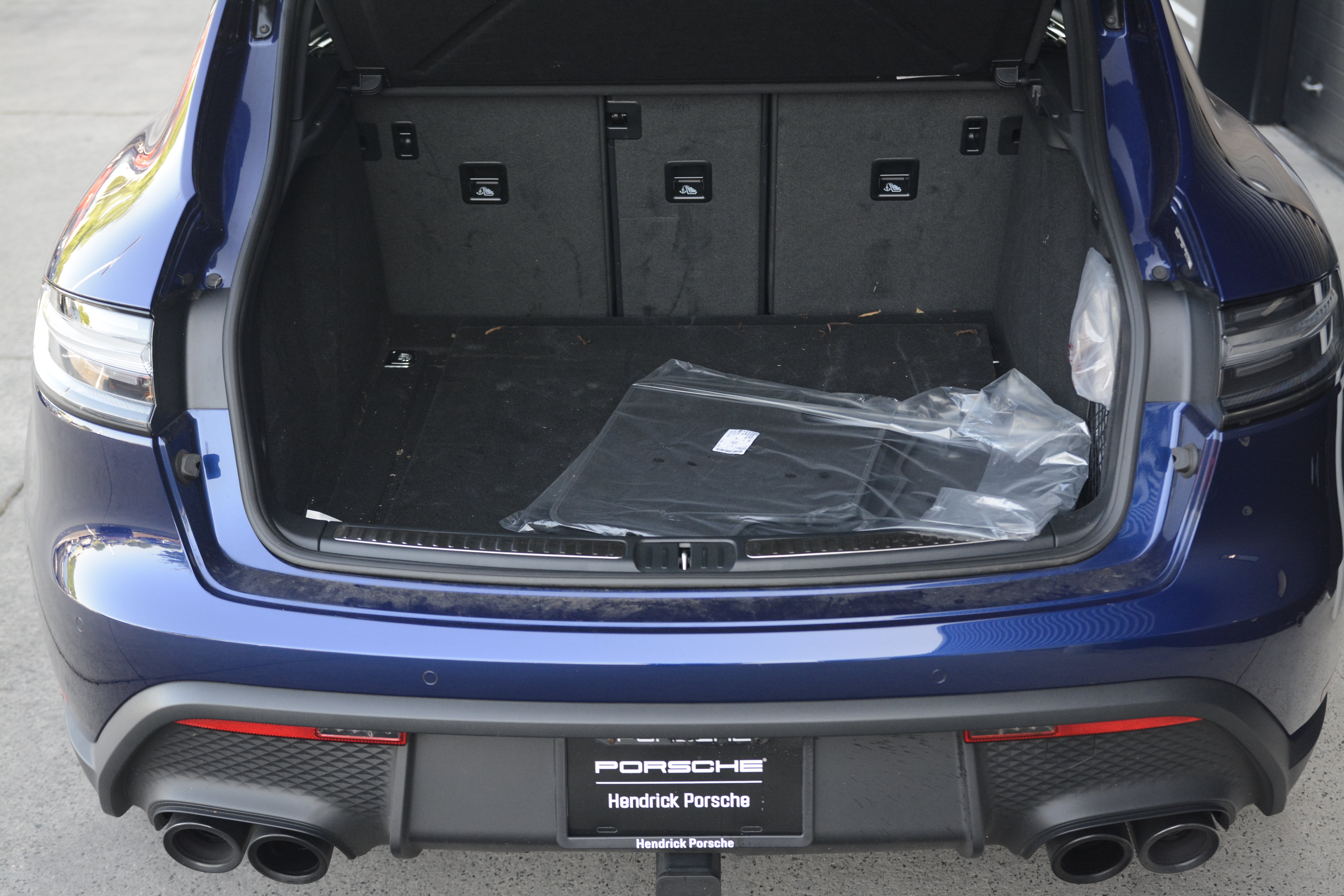 Certified 2026 Porsche Macan Turbo AWD/4WD image 29