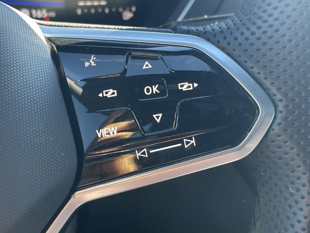 Certified 2023 Volkswagen Tiguan SE R-Line FWD image 23