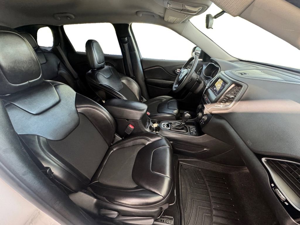 Used 2020 Jeep Cherokee Latitude Plus image 15